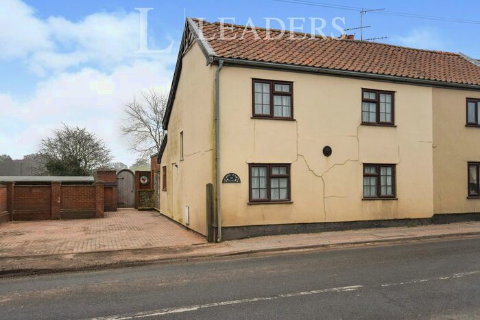 3 Bedroom Semi-Detached House To Rent In Holt Road, Norwich, NR10