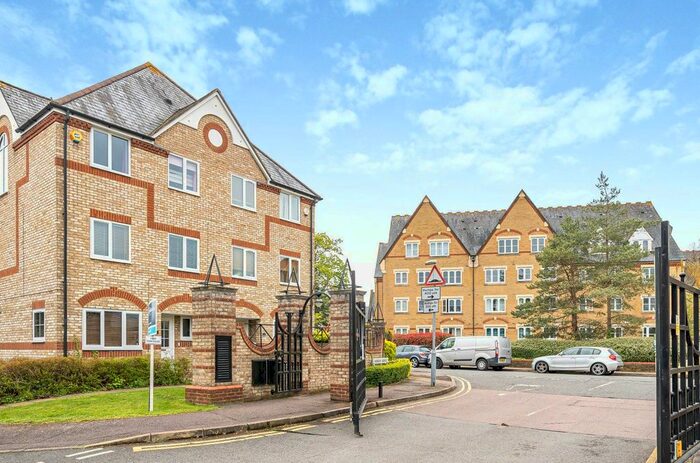 3 Bedroom Terraced House For Sale In Norbury Avenue, Watford, Hertfordshire, WD24