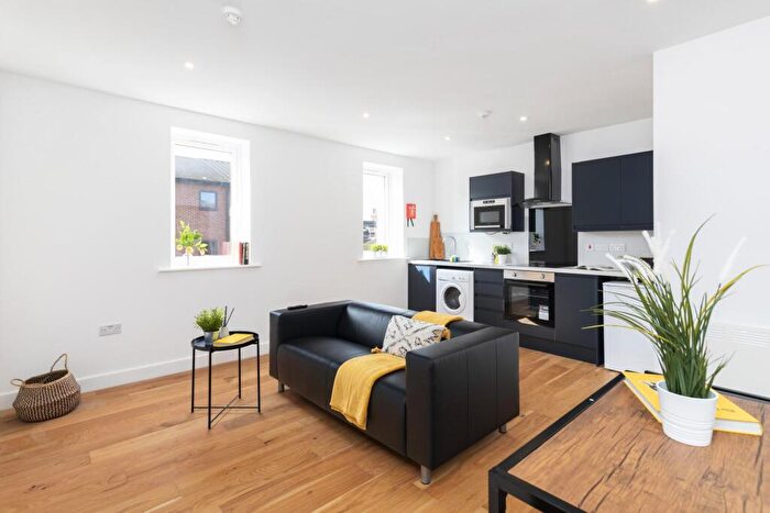 2 Bedroom Flat To Rent In Royal Park Road, Leeds, LS6