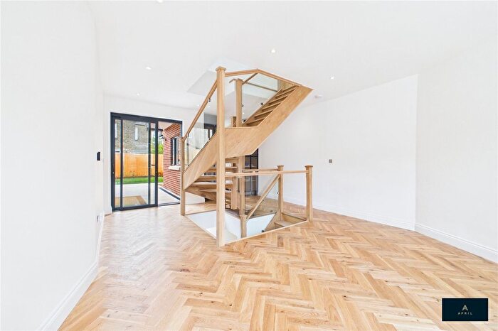 3 Bedroom Detached House For Sale In Kings Road, London, E11