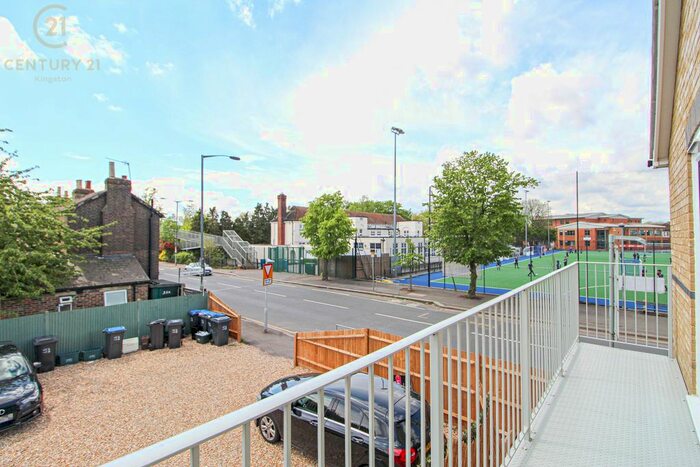 1 Bedroom Flat To Rent In Railway Cottages, West Barnes Lane, New Malden, KT3