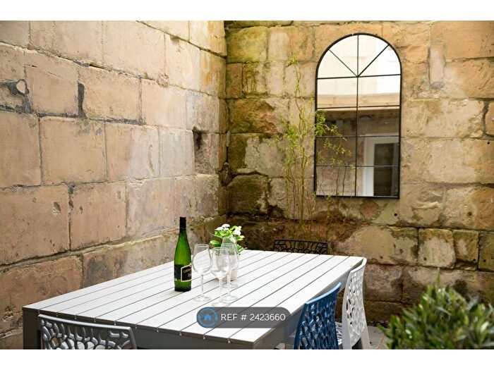 3 Bedroom Flat To Rent In Monmouth Place, Bath, BA1