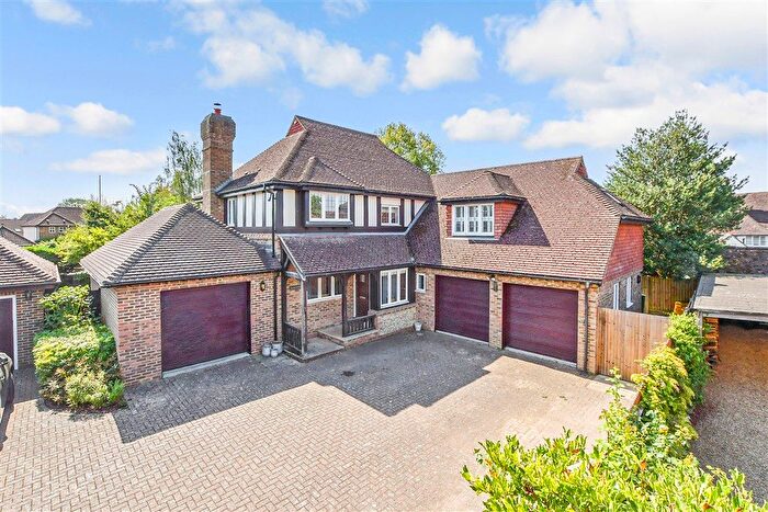 5 Bedroom Detached House For Sale In Wades Close, Marden, Kent, TN12
