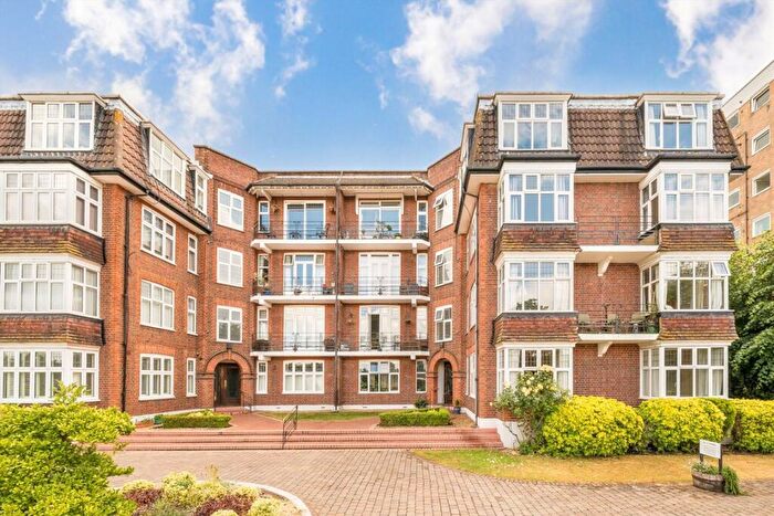 2 Bedroom Flat For Sale In Portsmouth Road, Surbiton, KT6