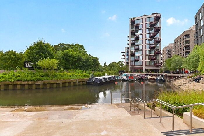 2 Bedroom Flat For Sale In Brent Way, Brentford, TW8