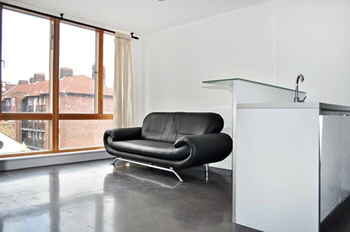 2 Bedroom Apartment To Rent In Drysdale Street, London, N1