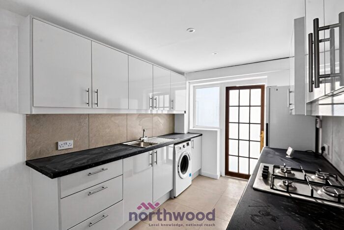 3 Bedroom End Terrace House To Rent In Reeve Road, Holyport, SL6