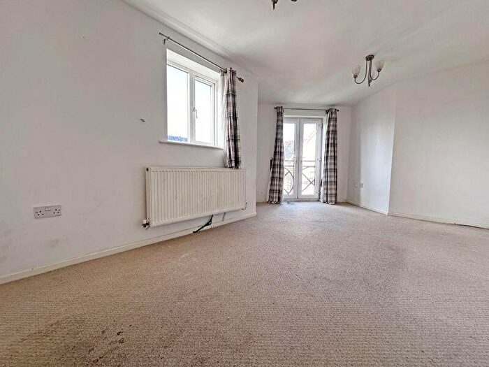 1 Bedroom Flat For Sale In Middle Meadow, Tipton, DY4