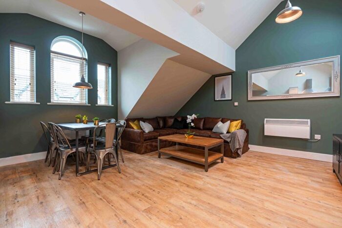 6 Bedroom Flat To Rent In Walter Road, Swansea, SA1