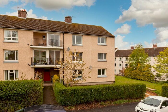 3 Bedroom Flat To Rent In Langton Road, Edinburgh, Midlothian, EH9