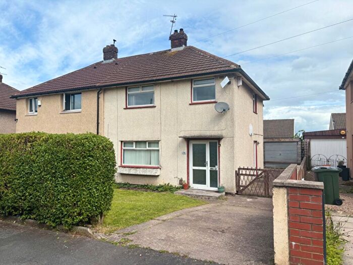 3 Bedroom Semi-Detached House For Sale In Newill Close, West Bowling, Bradford, BD5