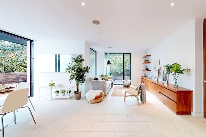 2 Bedroom Flat To Rent In Latitude House, Oval Road, London, NW1