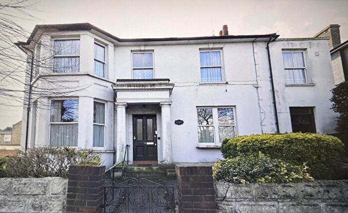 4 Bedroom Semi Detached House For Sale In Plumstead Common Road, Plumstead, London, SE18