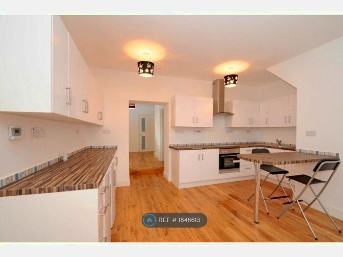 3 Bedroom Flat To Rent In Hornsey Road, London, N7