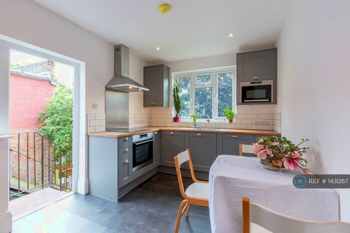 2 Bedroom Flat To Rent In Parkland Road, London, N22