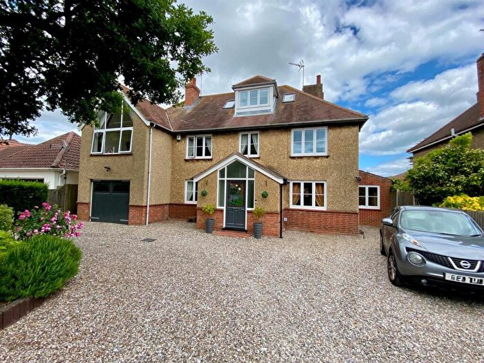 5 Bedroom Detached House For Sale In Yarmouth Road, Lowestoft, Suffolk, NR32