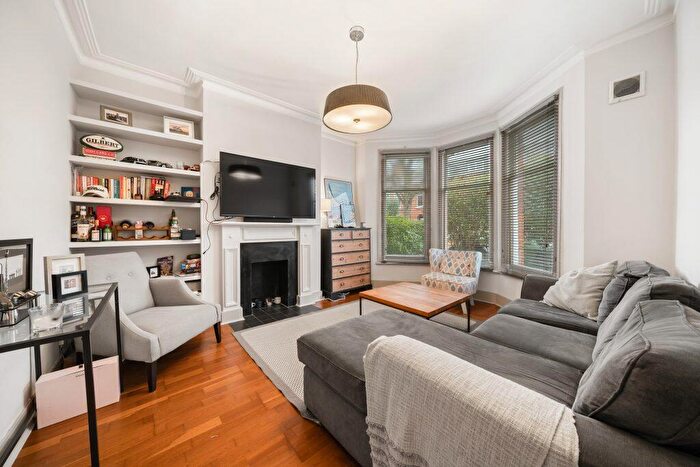 2 Bedroom Flat To Rent In Haverhill Road, Balham, SW12