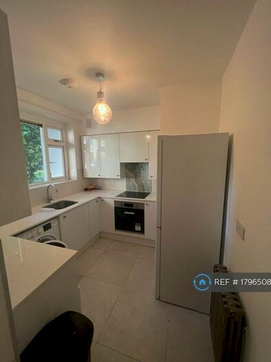 3 Bedroom Flat To Rent In Mark House, London, E2