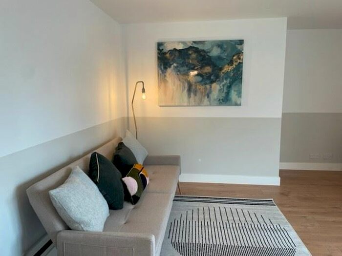 1 Bedroom Flat To Rent In Linchfield, High Wycombe, HP13