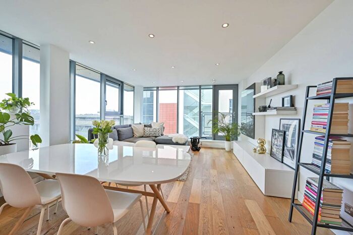 2 Bedroom Flat To Rent In Hardwicks Square, Wandsworth, London, SW18