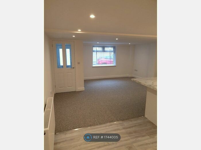 3 Bedroom Flat To Rent In Fore Street, Torpoint, PL11