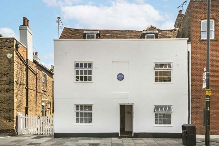 Studio To Rent In Church Street, Hampton, TW12