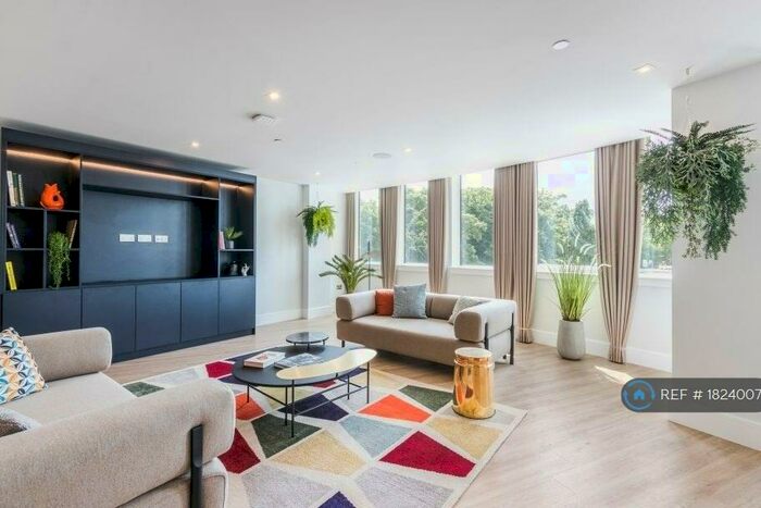 2 Bedroom Flat To Rent In Capella Court, Purley, CR8