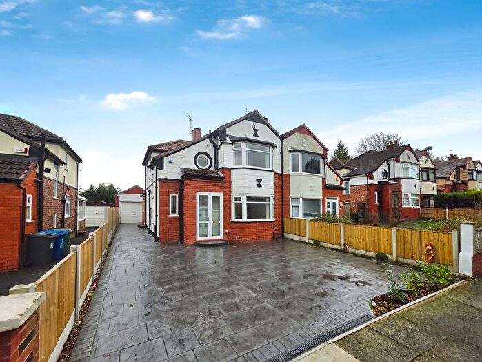 3 Bedroom Semi Detached House For Sale In Edenfield Road, Prestwich, M25