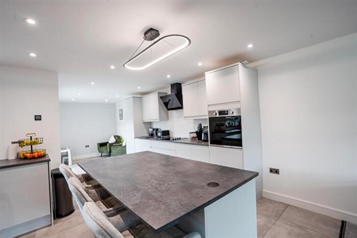 3 Bedroom End Of Terrace House For Sale In Hillcrest Drive, Queensbury, Bradford, BD13