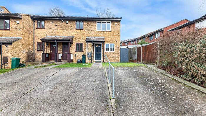 2 Bedroom End Of Terrace House For Sale In Sandpiper Way, St Pauls Cray, Orpington, Kent, BR5