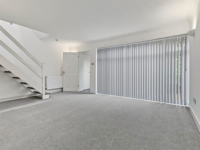 3 Bedroom End Terrace House For Sale In Elmdon Court, Norwich, NR1