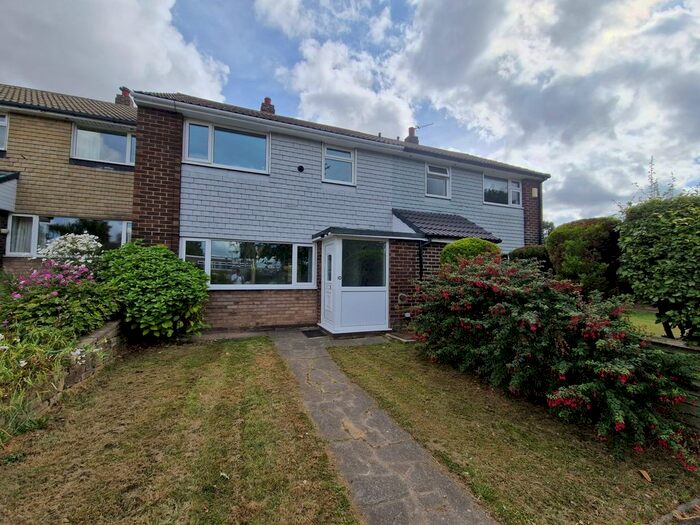 Terraced House To Rent In Station Fields, Leeds, LS25