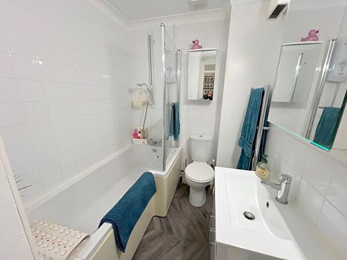 2 Bedroom End Of Terrace House For Sale In Aysha Close, New Milton, Hampshire., BH25