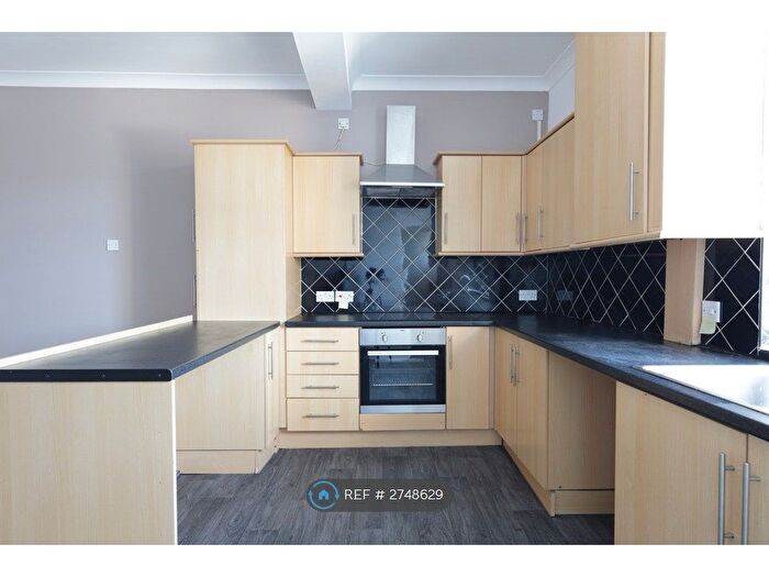 3 Bedroom Flat To Rent In Miskin Road, Tonypandy, CF40