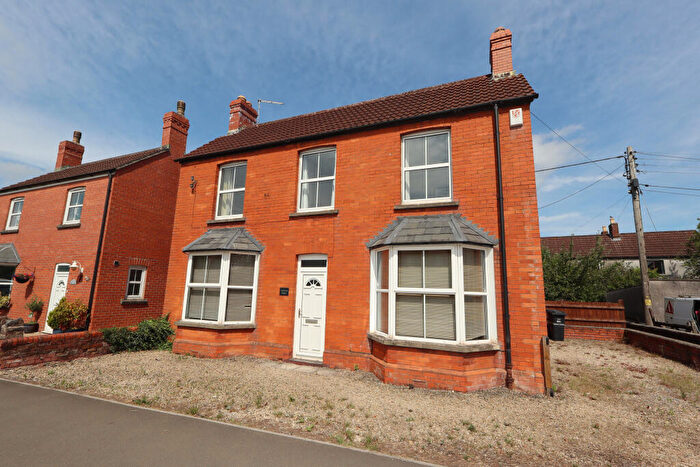 3 Bedroom Detached House For Sale In Glastonbury Road, Wells, BA5