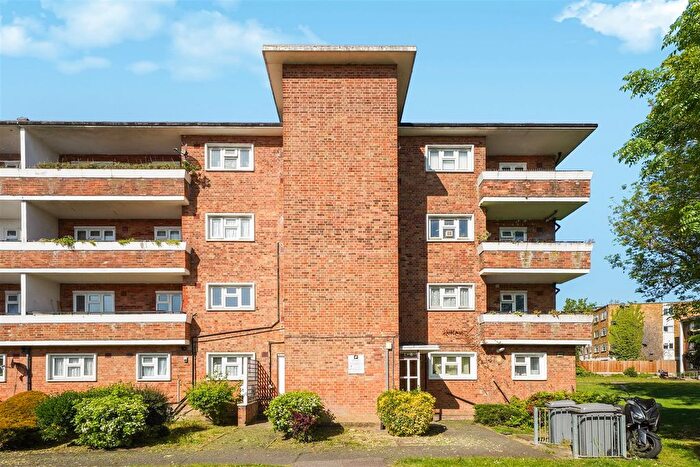 1 Bedroom Flat For Sale In Gauntlett Court, Wembley, HA0