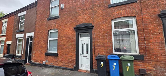 2 Bedroom House To Rent In Raynham Street, OL6