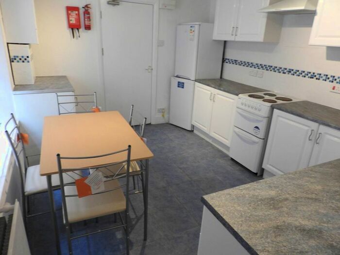 1 Bedroom Flat To Rent In Brooklands Terrace, Ffynone, Uplands, Swansea, SA1