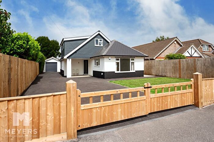 3 Bedroom Detached House For Sale In Redwood Close, Ringwood, BH24