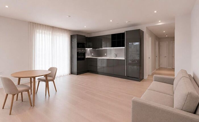 2 Bedroom Flat To Rent In East Acton Lane, East Acton, London, W3