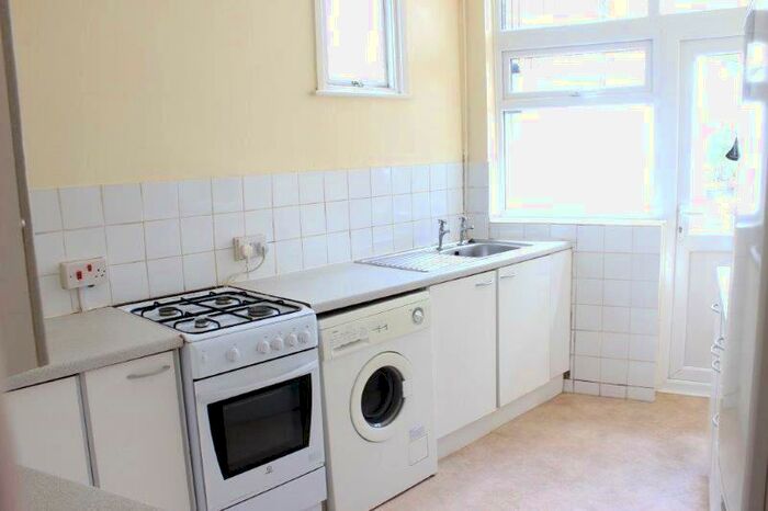 3 Bedroom Flat To Rent In Pevensey Road, Brighton, BN2