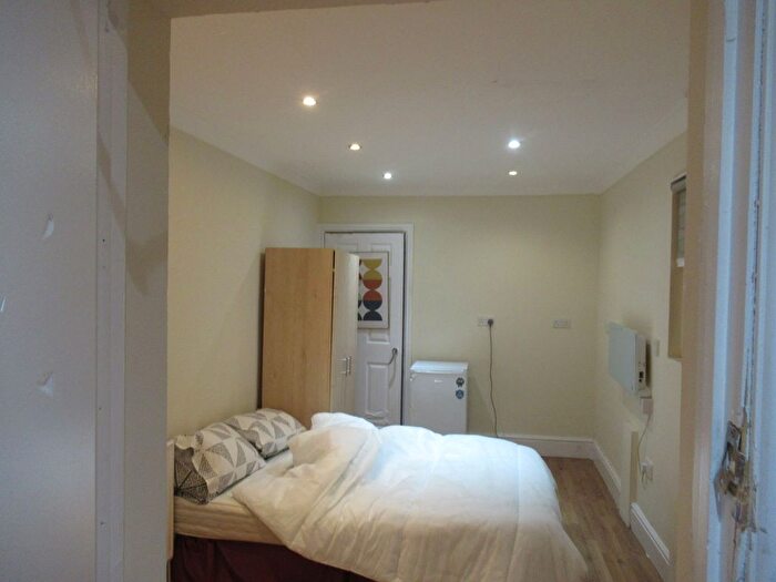 6 Bedroom Town House To Rent In Bower Lane, Maidstone, ME16