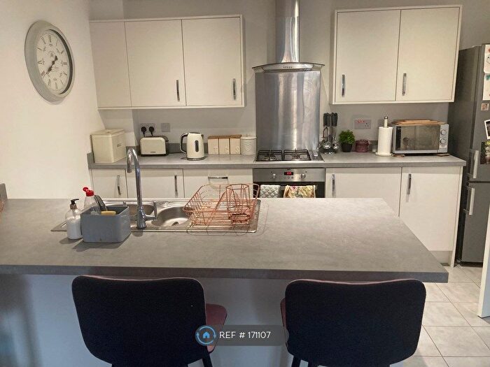 1 Bedroom Terraced House To Rent In River Way, Bradford, BD10