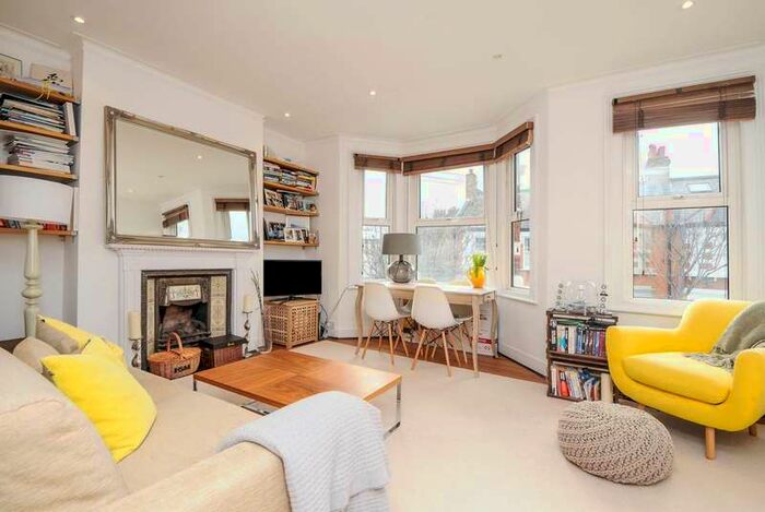 2 Bedroom Flat To Rent In Bendemeer Road, West Putney, SW15
