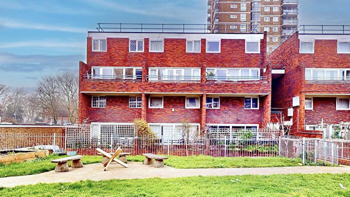 3 Bedroom Maisonette For Sale In Ollerton Green, London, E3