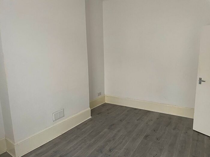 2 Bedroom Flat To Rent In St. Thomas's Road, Harlesden London, NW10