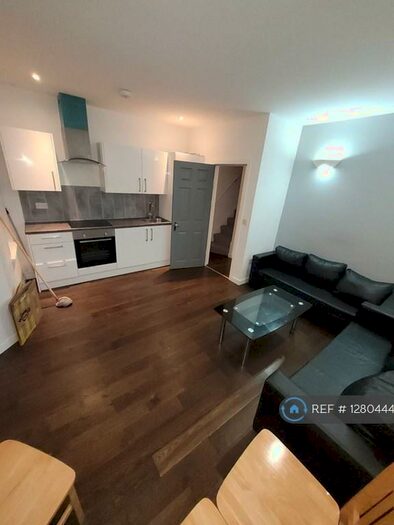 3 Bedroom Maisonette To Rent In Blackhorse Lane, London, E17