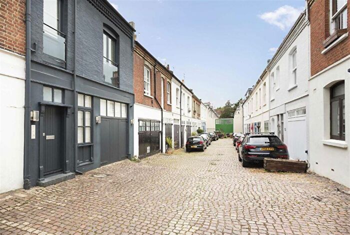 2 Bedroom Flat To Rent In Eaton Grove, Hove, BN3