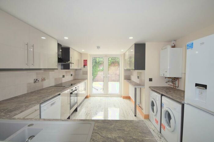 6 Bedroom House To Rent In Richards Street, Cathays, CF24