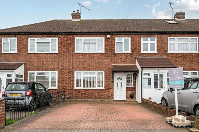 3 Bedroom Terraced House For Sale In Ford Lane, Rainham, RM13